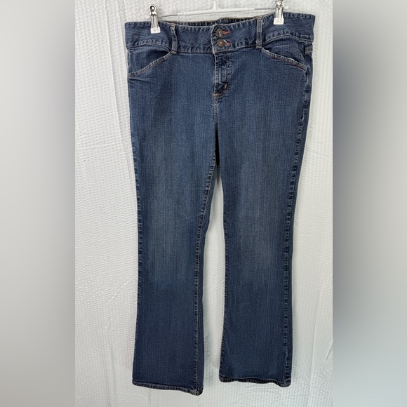 Vintage Old Navy Medium Wash Y2K Flared Low Rise Denim Jeans, Size 14 Stretch - Picture 12 of 12
